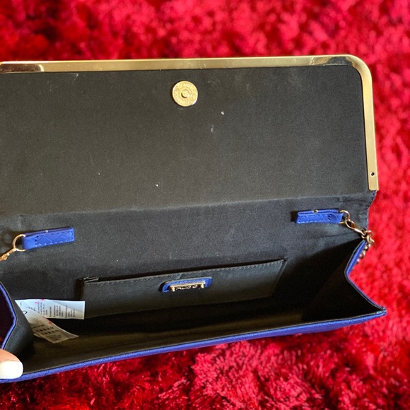 Clutch - Picture 2 of 2